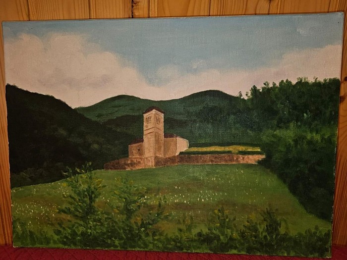 Paisaje con iglesia de fondo.